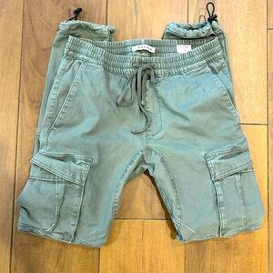 PacSun Men’s size small slim cargo pants. Barely worn by my growing teenage son.